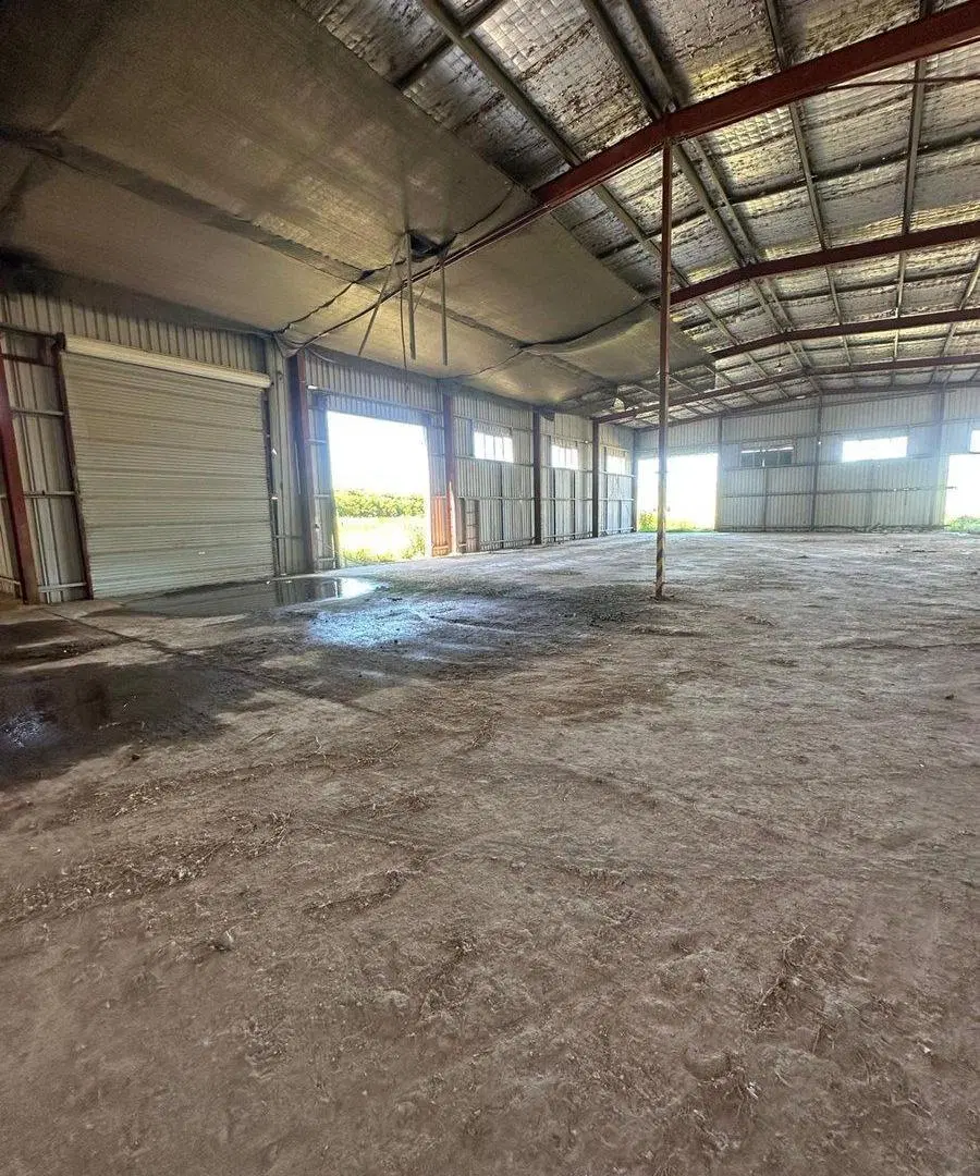 Venta depósitos y gran terreno Fray Bentos 5