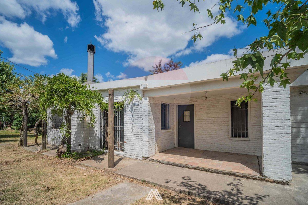 VENTA CASA 3 DORMITORIOS Y APTO PANDO