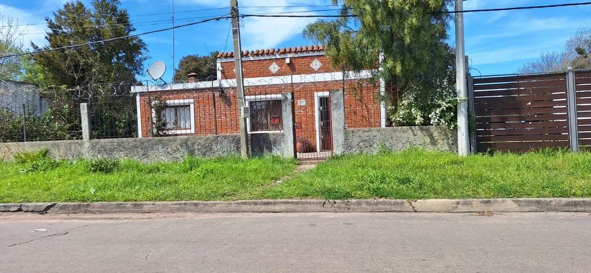 Venta Casa y Terreno Lezica 1