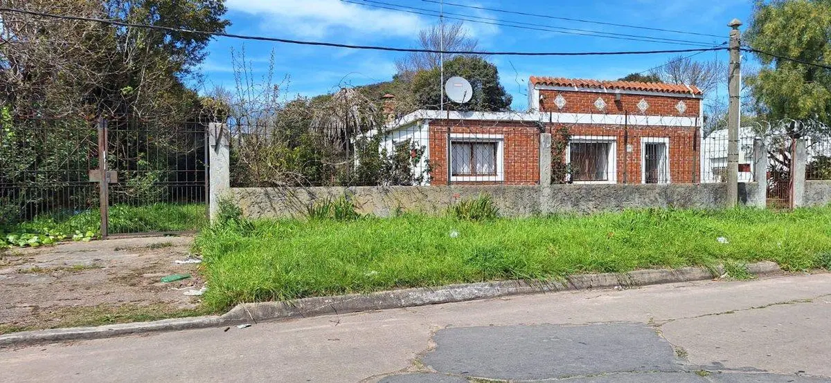 Venta Casa y Terreno Lezica 2