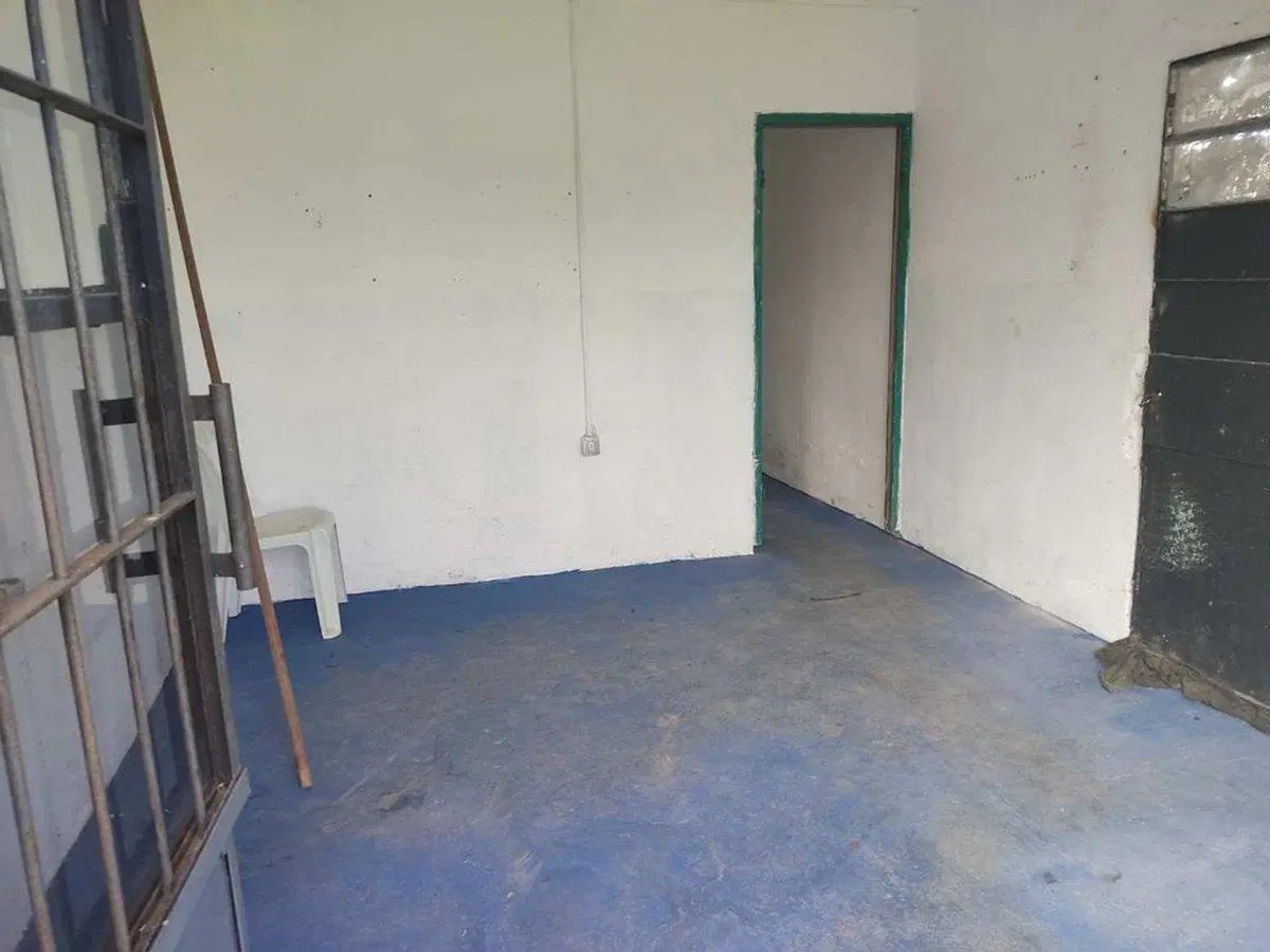 Alquiler Local Comercial con Amplio Terreno 4
