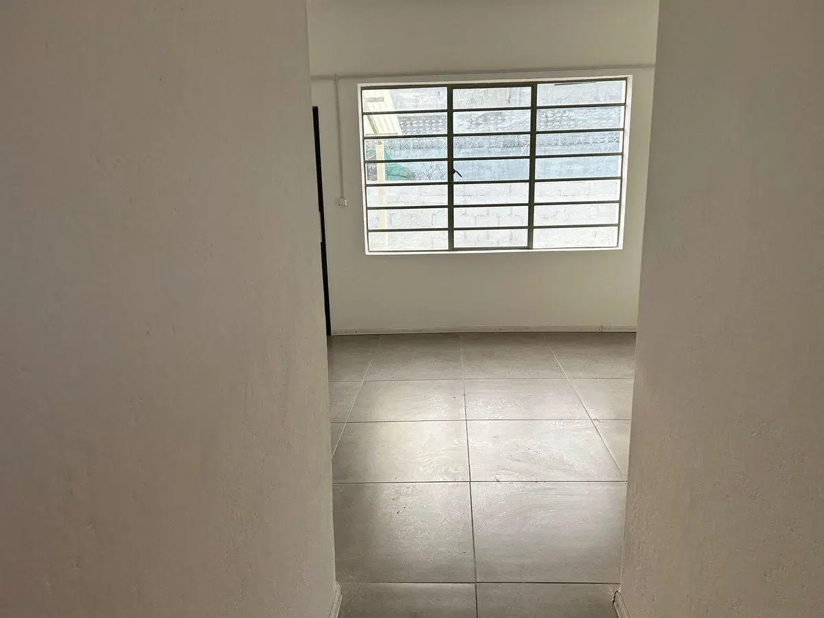 Se alquila local comercial en Av. Roosevelt, Pando 5