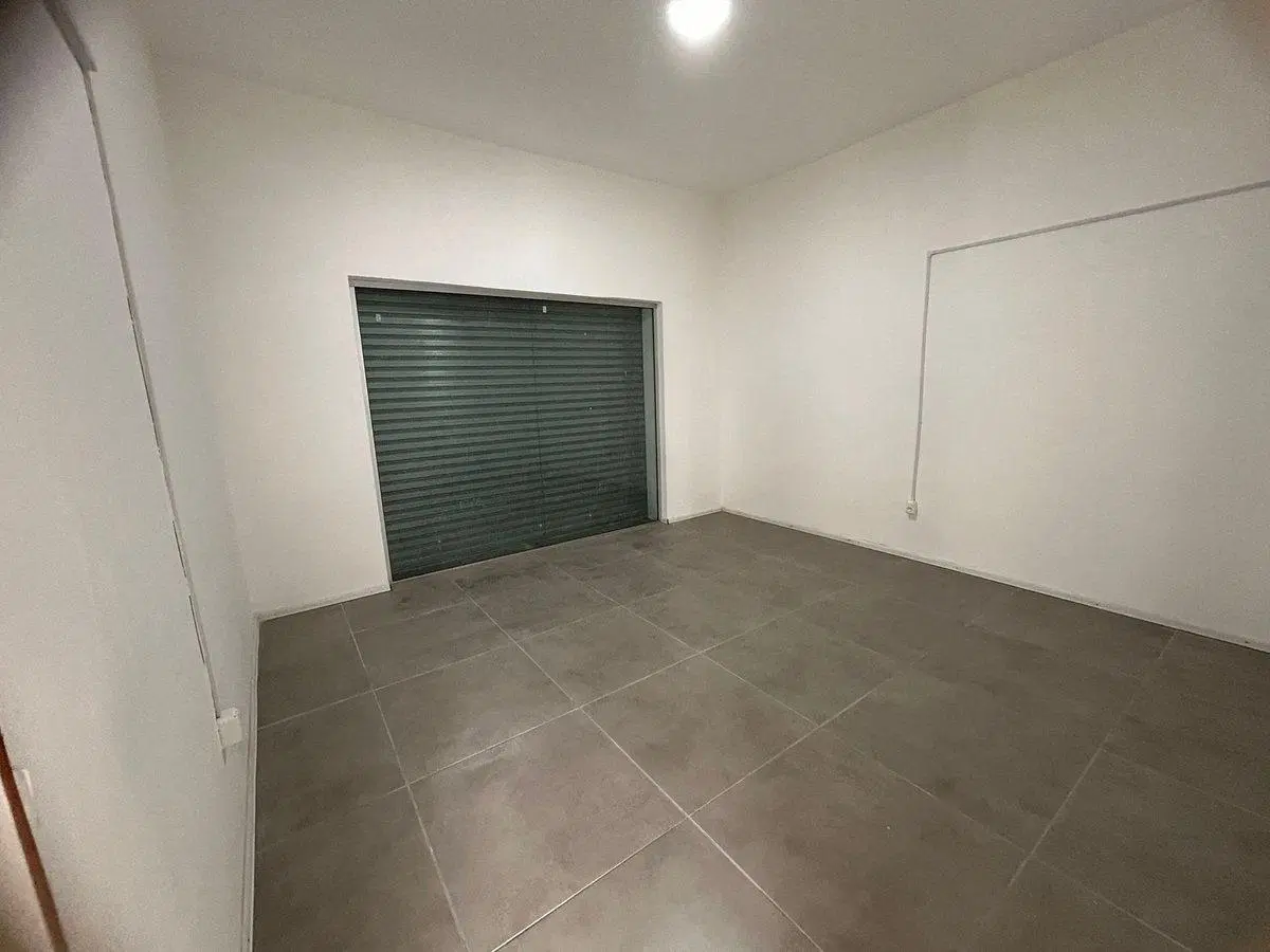 Se alquila local comercial en Av. Roosevelt, Pando 2