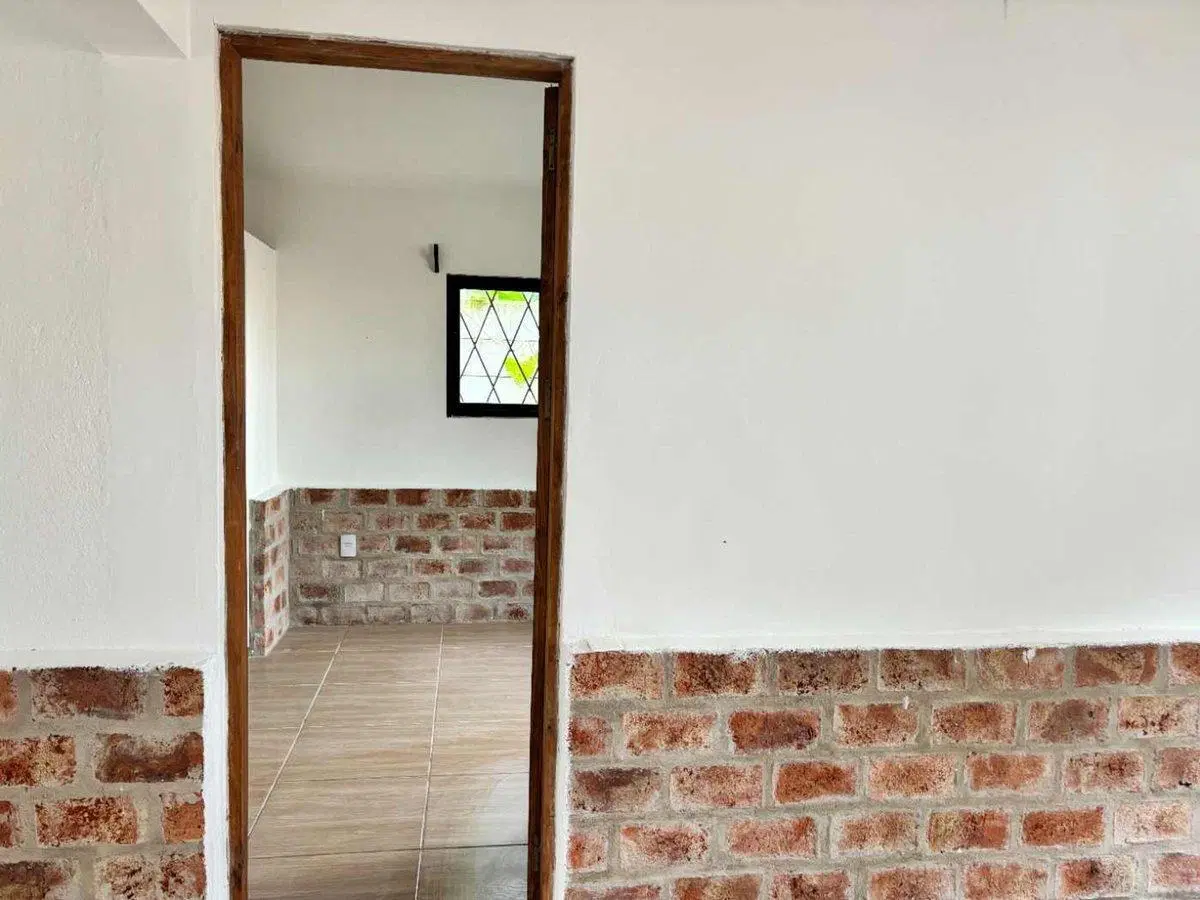 ALQUILER CASA 1 DORMITORIO Y COCHERA SAN LUIS 2