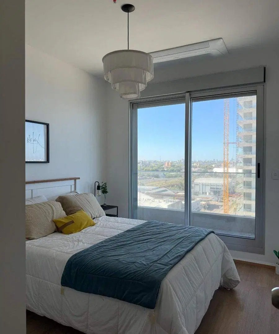 Venta un dormitorio y garaje Rambla de Montevideo 3