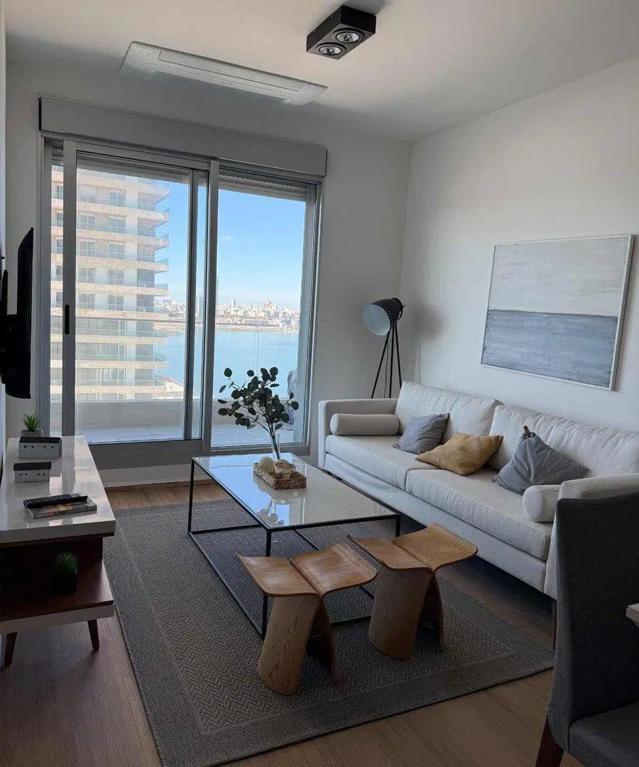 Venta un dormitorio y garaje Rambla de Montevideo 2