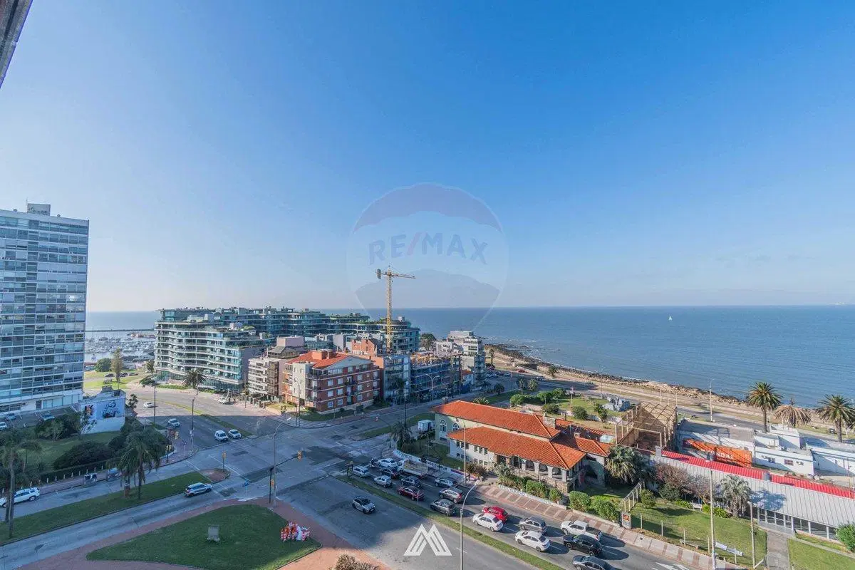 VENDE APARTAMENTO 4D + SERVICIO + 2GJE POCITOS 3