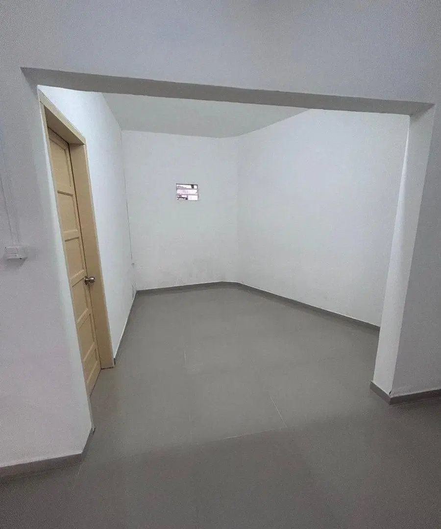 Alquiler de local comercial sobre Ruta 8 Km 26 3