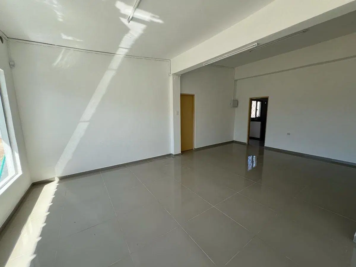 Alquiler de local comercial sobre Ruta 8 Km 26 5