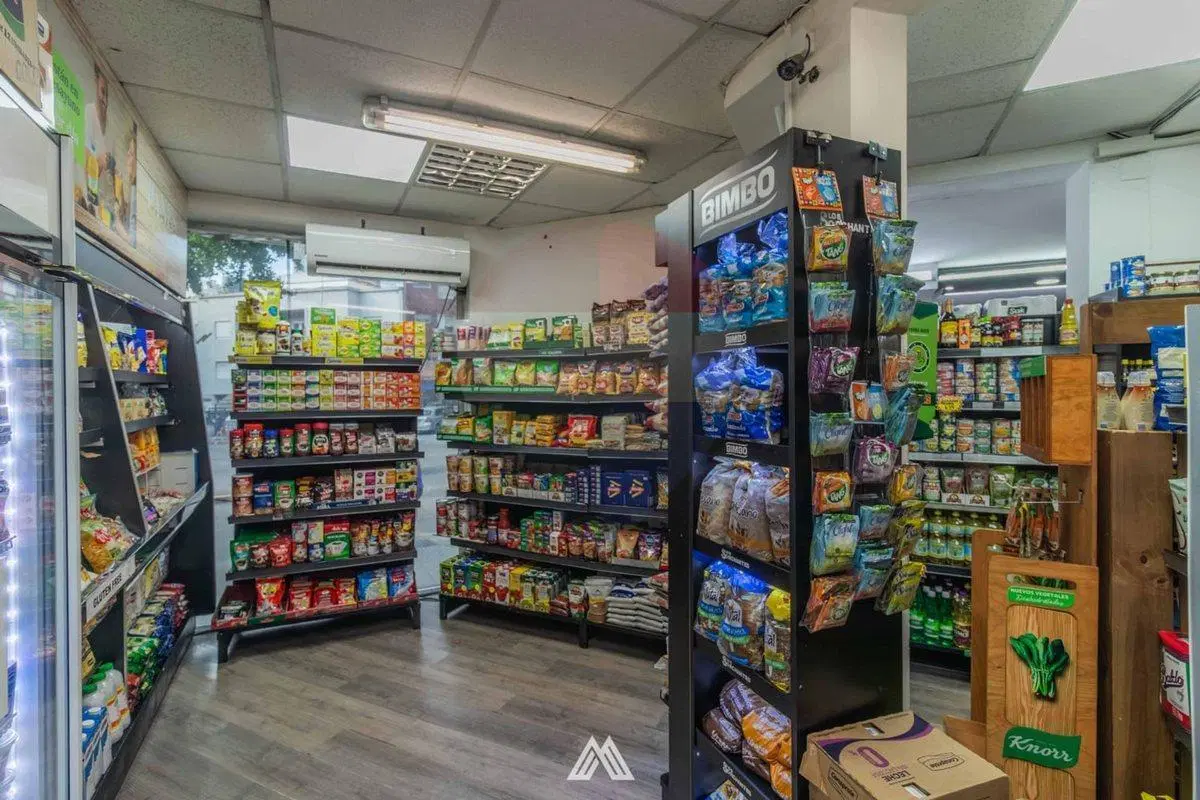 VENTA LOCAL COMERCIAL EN POCITOS CON RENTA 4