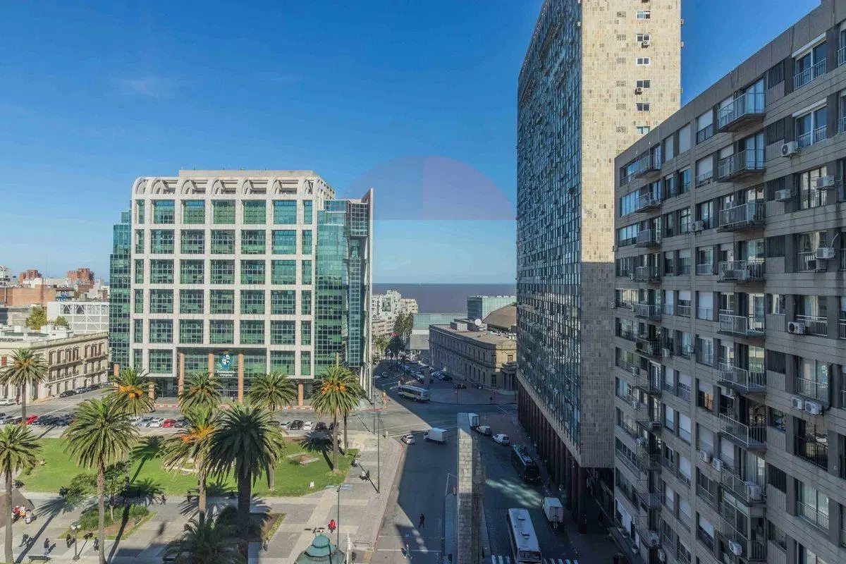 VENTA OFICINA EN PLAZA INDEPENDENCIA PISO ALTO 4
