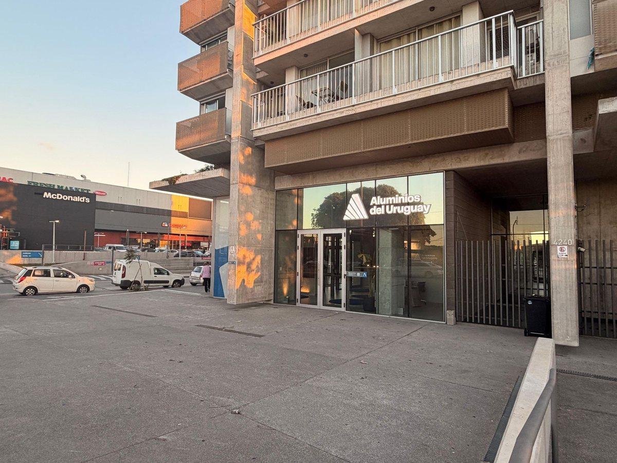 VENTA LOCAL CON RENTA SOBRE AV ITALIA