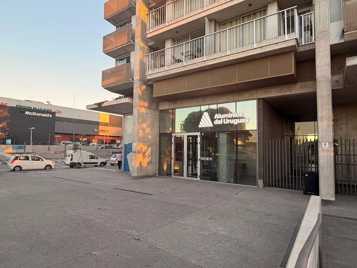 VENTA LOCAL CON RENTA SOBRE AV ITALIA 3