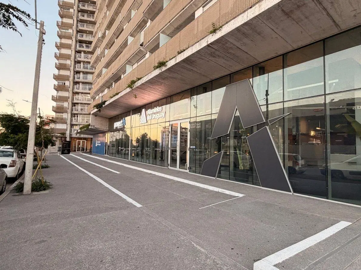 VENTA LOCAL CON RENTA SOBRE AV ITALIA 5