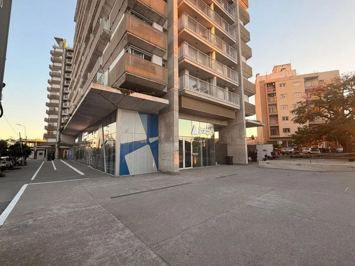 VENTA LOCAL CON RENTA SOBRE AV ITALIA 4