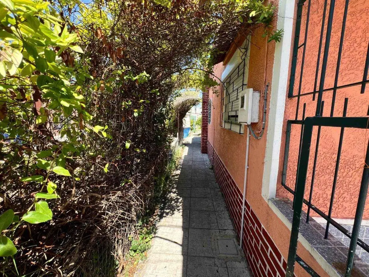 Venta casa Pando 2 o 3 dormitorios jardin y garaje 4