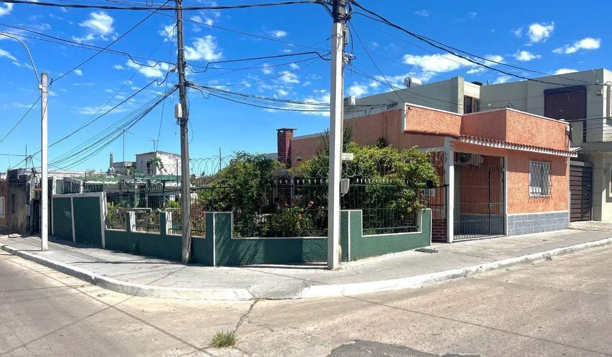 Venta casa Pando 2 o 3 dormitorios jardin y garaje 1