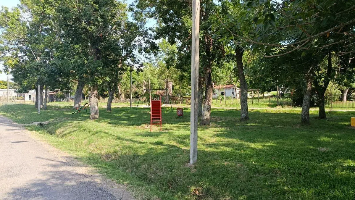 Venta de terreno con construcción en Empalme Olmos 3