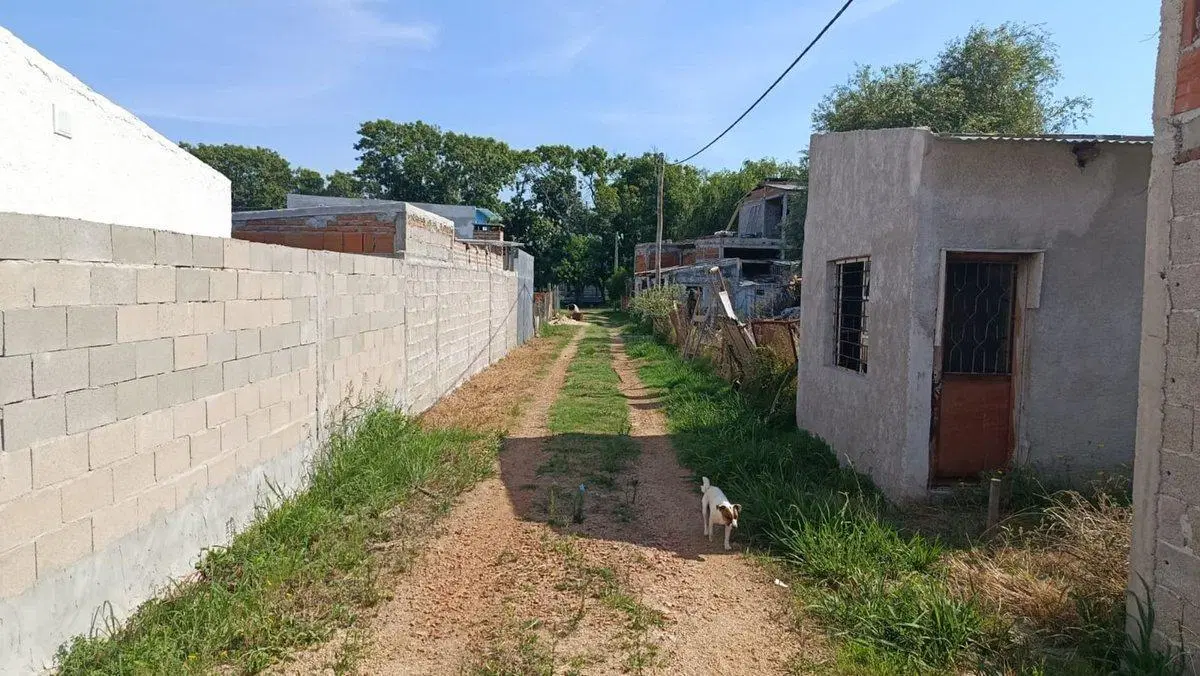 Venta de terreno con construcción en Empalme Olmos 4