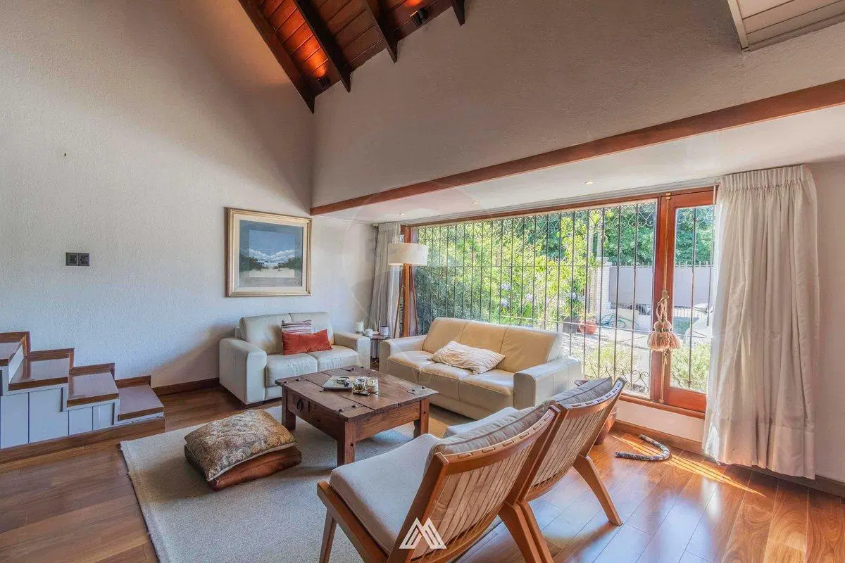 Venta Casa 3 dorm y Servicio bbcoa, pisc, CARRASCO 2