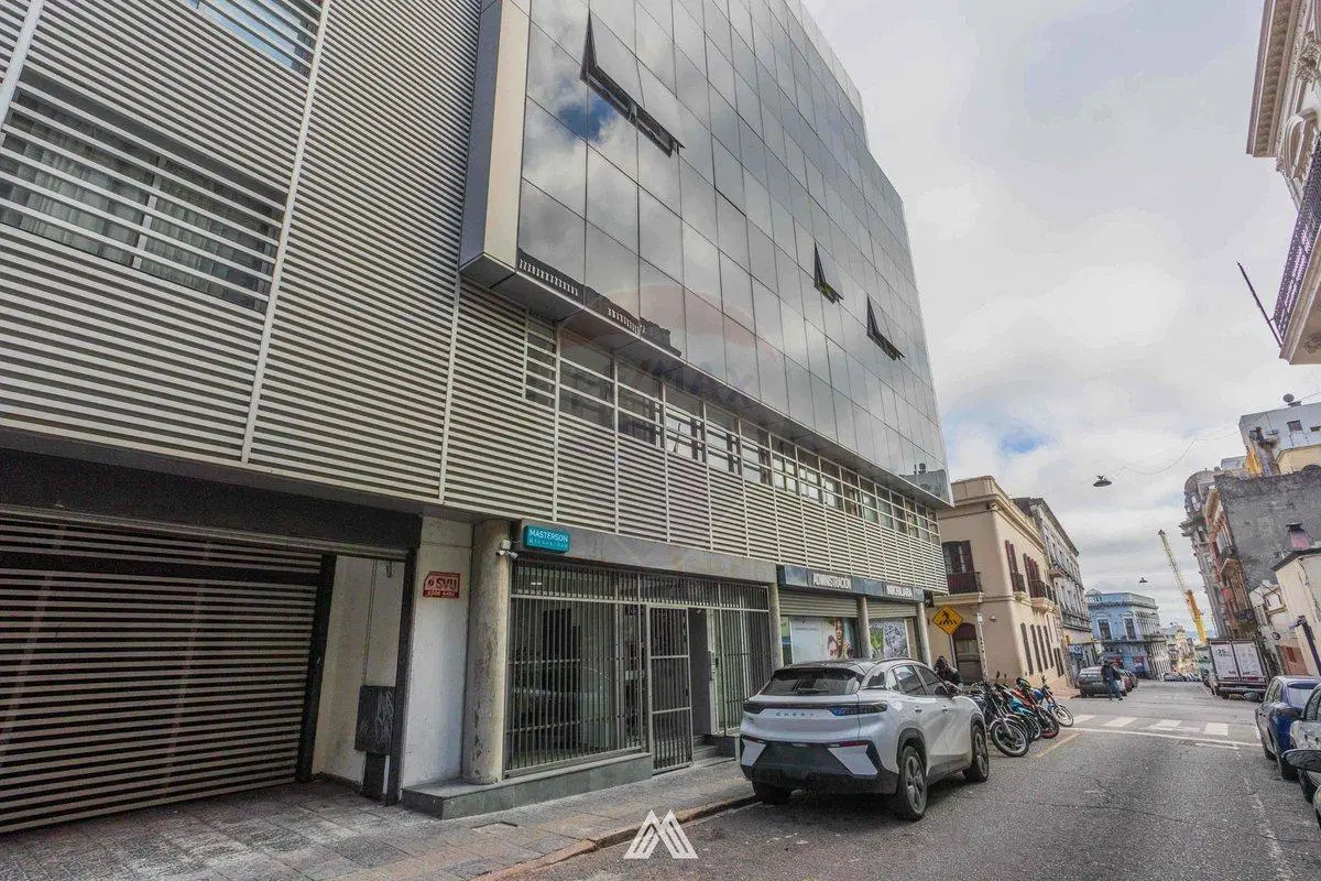 VENTA OFICINA EN CIUDAD VIEJA + GARAJE C/RENTA 4