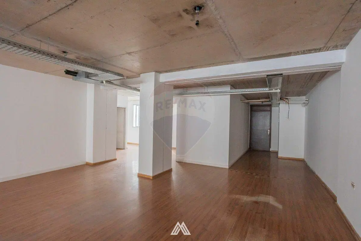 VENTA OFICINA EN CIUDAD VIEJA + GARAJE C/RENTA 3
