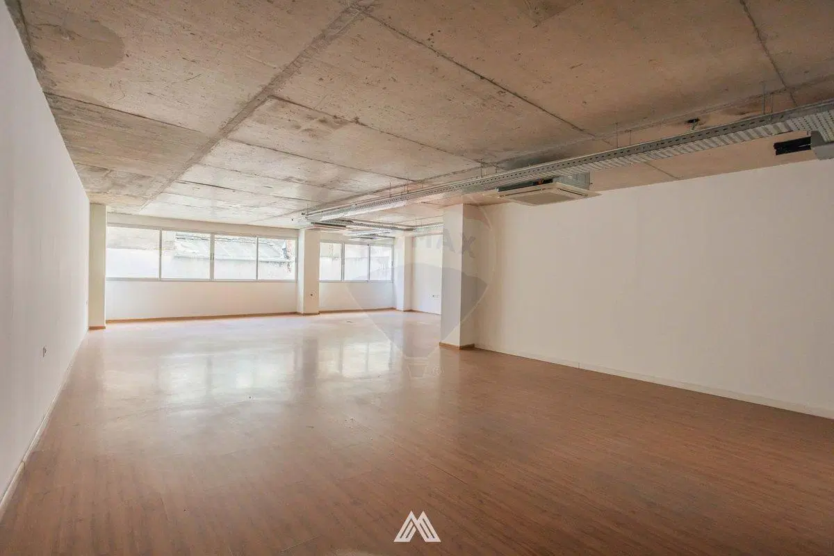 VENTA OFICINA EN CIUDAD VIEJA + GARAJE C/RENTA 5