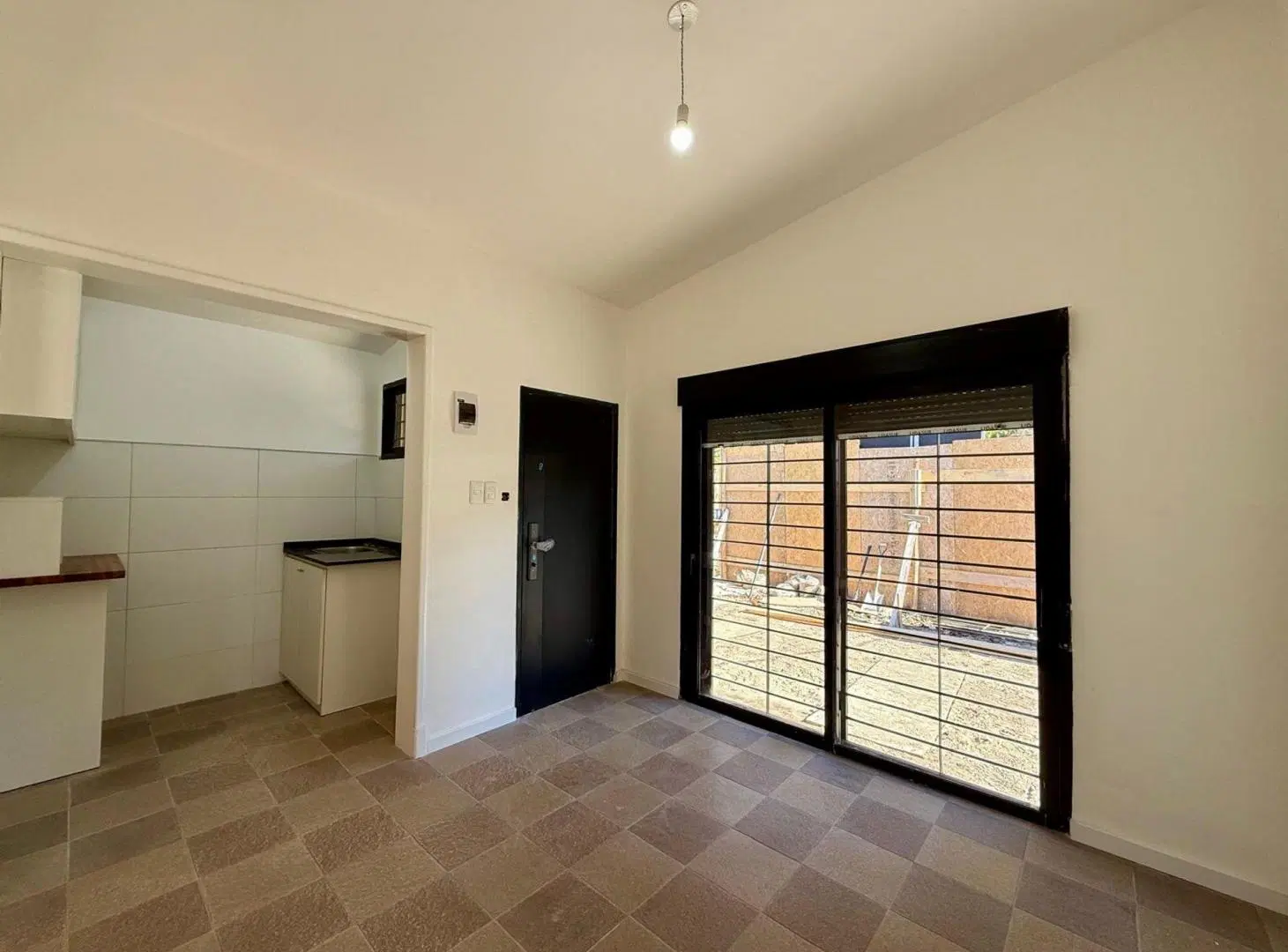 VENTA CASA 1 DORMITORIO COCHERA CARRASCO NORTE 3