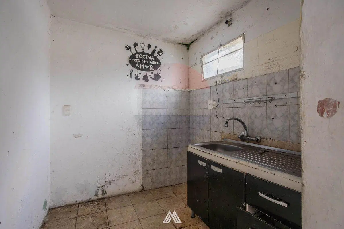 Venta Casa y Local con renta Villa Española 5