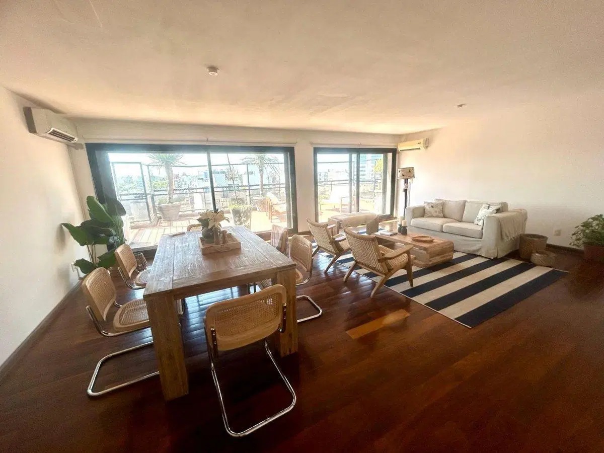 VENTA PENTHOUSE POCITOS, 3 DORM. SERVICIO, 3 GJES. 5