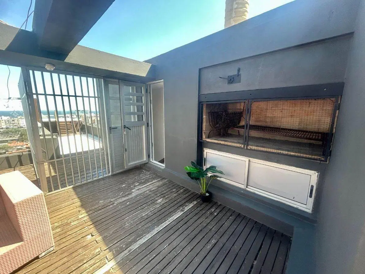 VENTA PENTHOUSE POCITOS, 3 DORM. SERVICIO, 3 GJES. 3