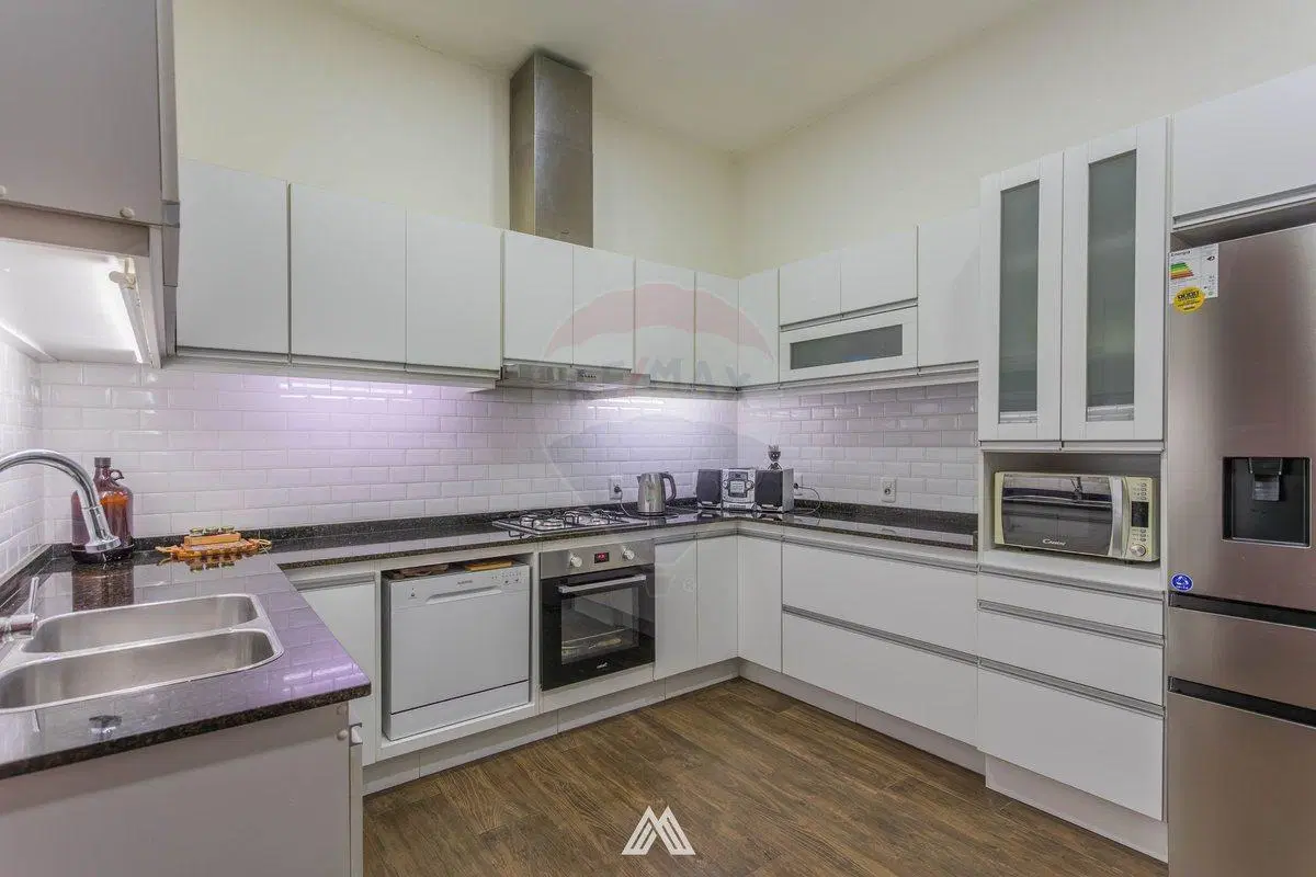 Venta casa 4 dormitorios 3 baños Tres Cruces 5