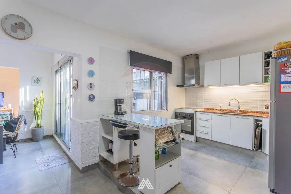 VENTA CASA 4 DORMITORIOS LAS PIEDRAS CENTRO 2