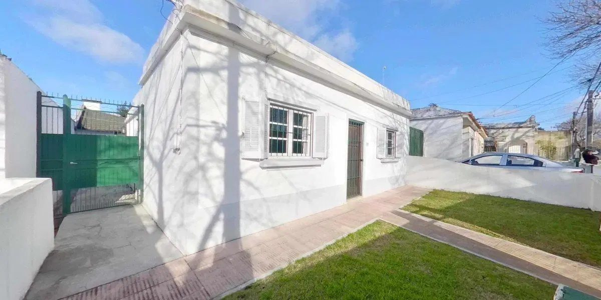 Venta Casa 2 dormitorios Ituzaingo con Renta. 1