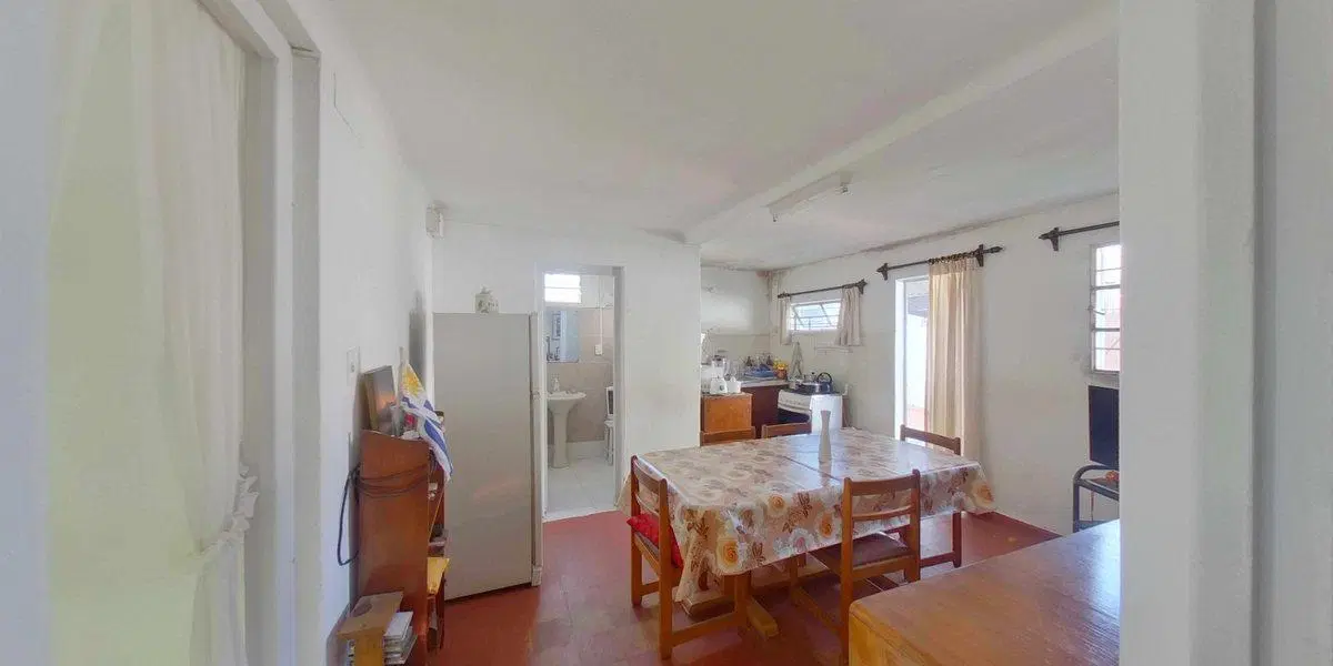 Venta Casa 2 dormitorios Ituzaingo con Renta. 2