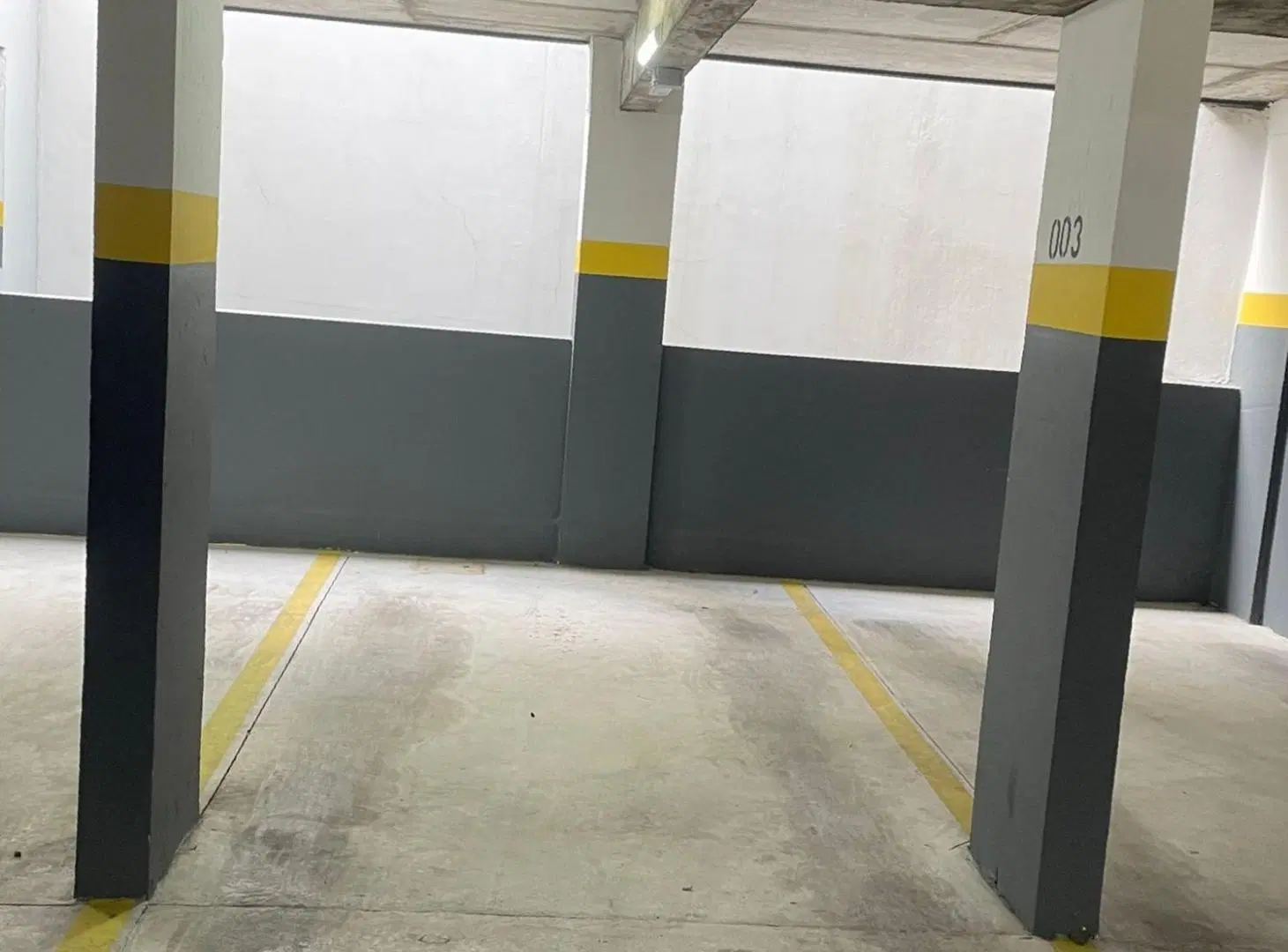 VENTA COCHERA EN EDIFICIO YASS POCITOS 4