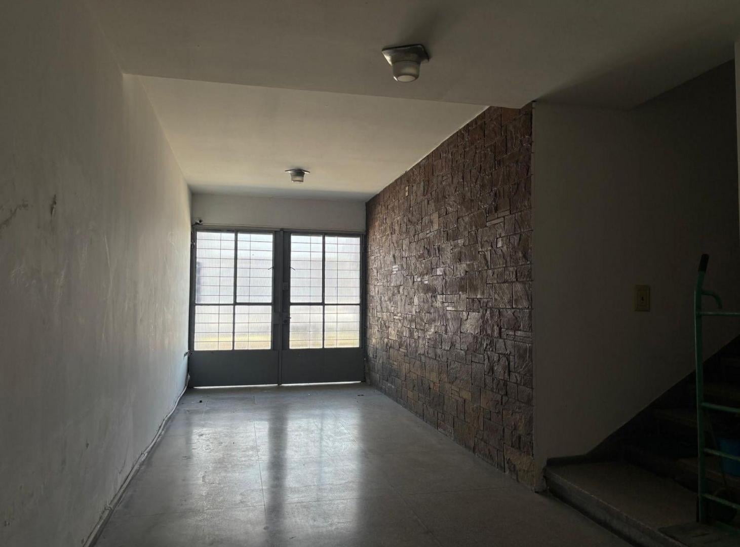 Alquiler gran casa de 8 ambientes en Pando centro