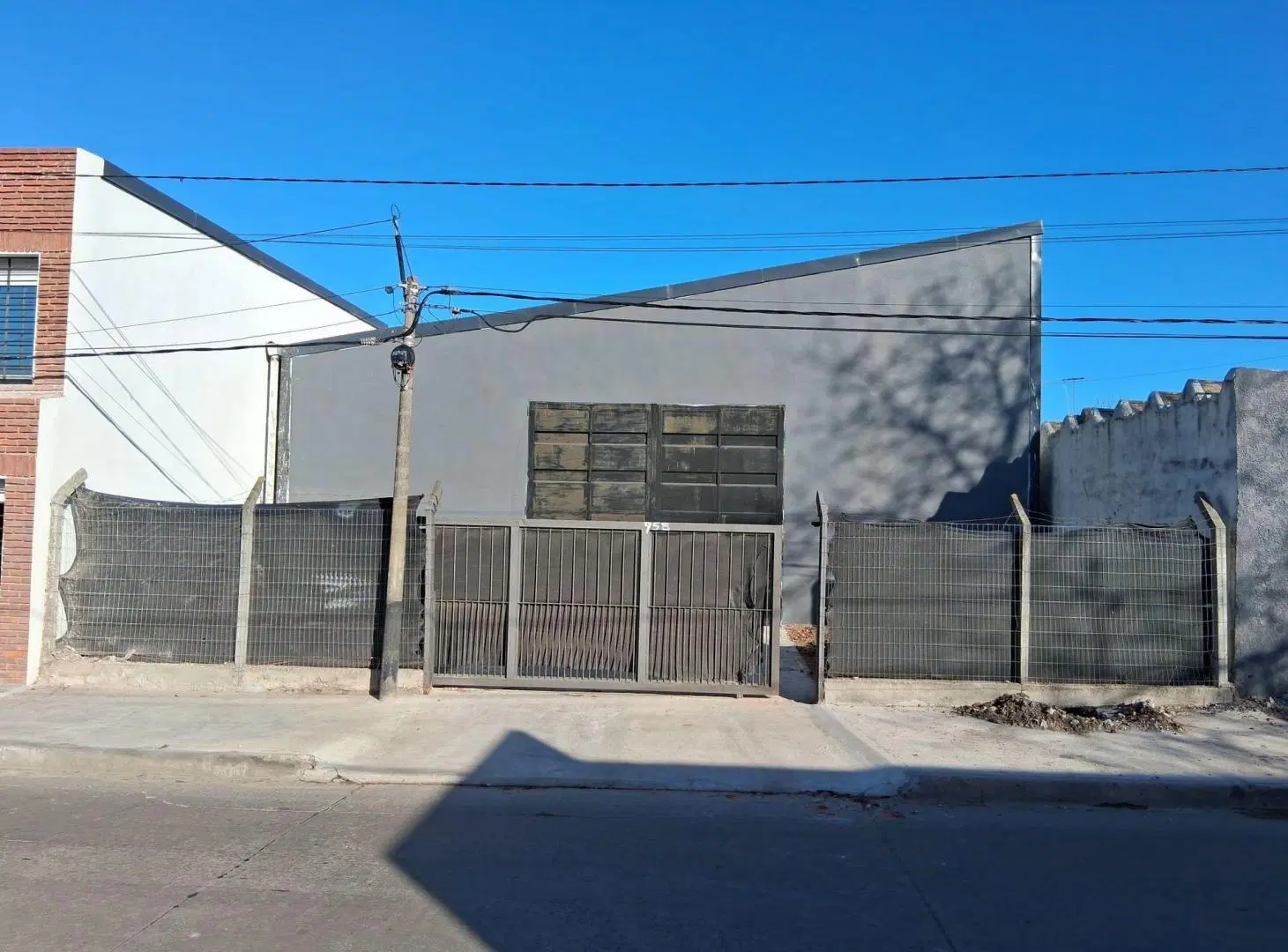 Alquiler de galpón a estrenar en el centro Pando 1