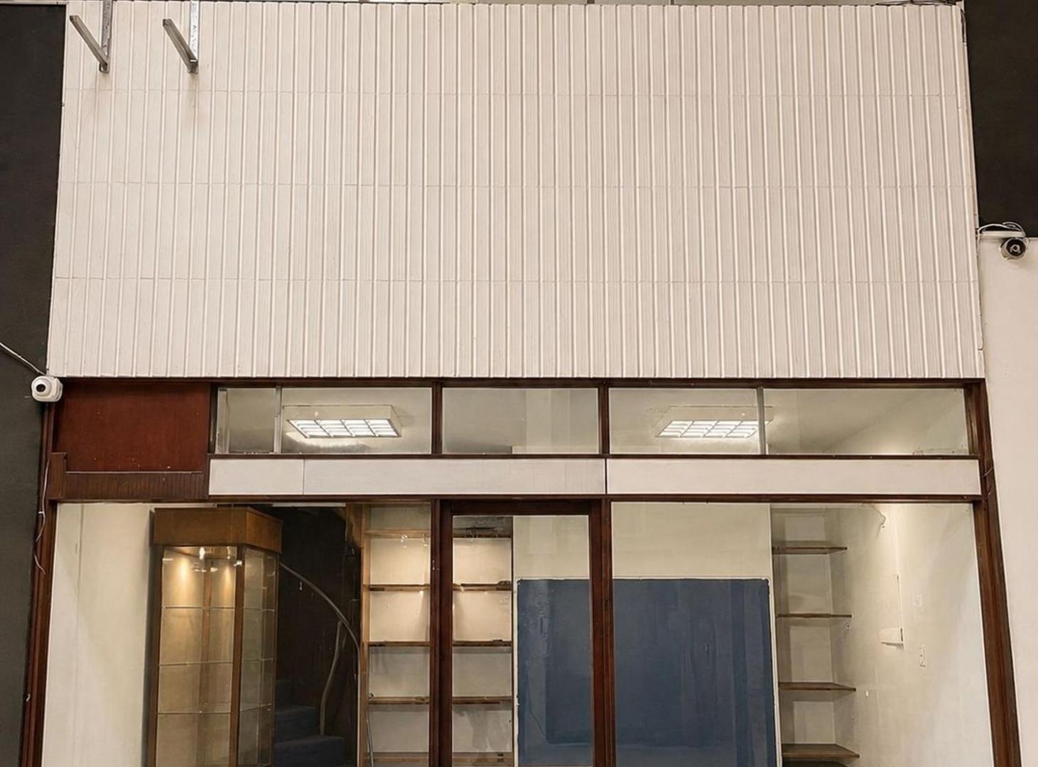 ALQUILER local en dos plantas en galeria Litoral