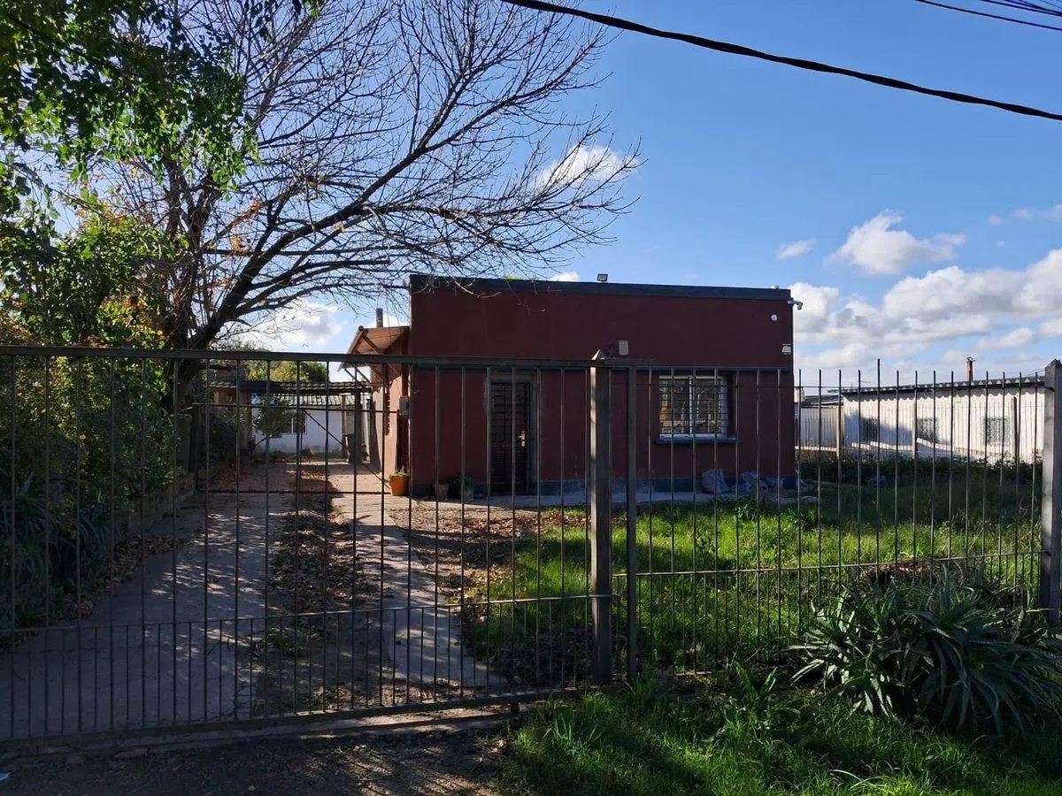 Alquiler casa de 3 dorm y gran terreno en Pando 2