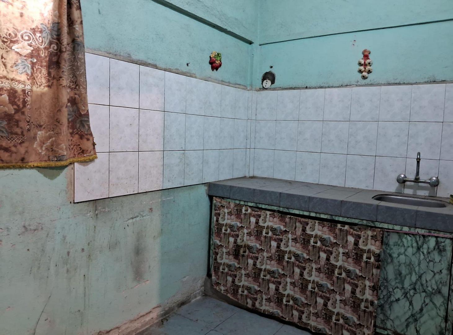 Se vende casa en Empalme Olmos con gran terreno.