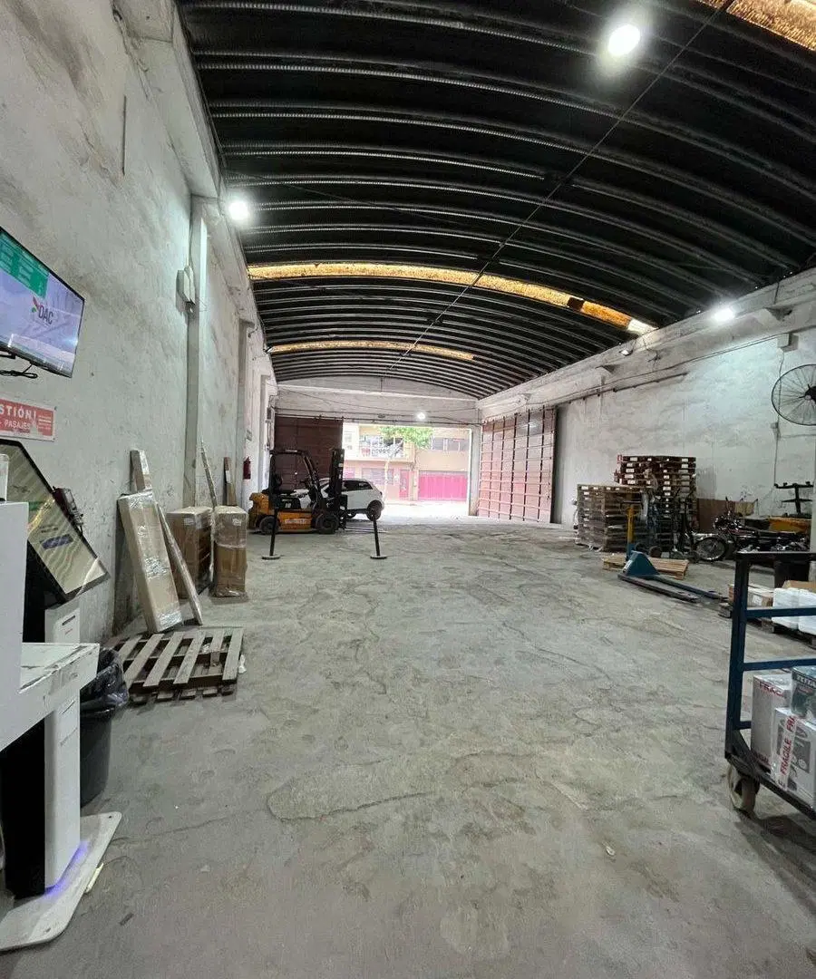 VENTA DEPOSITO CON RENTA HOCQUART Y ARENAL GRANDE 2