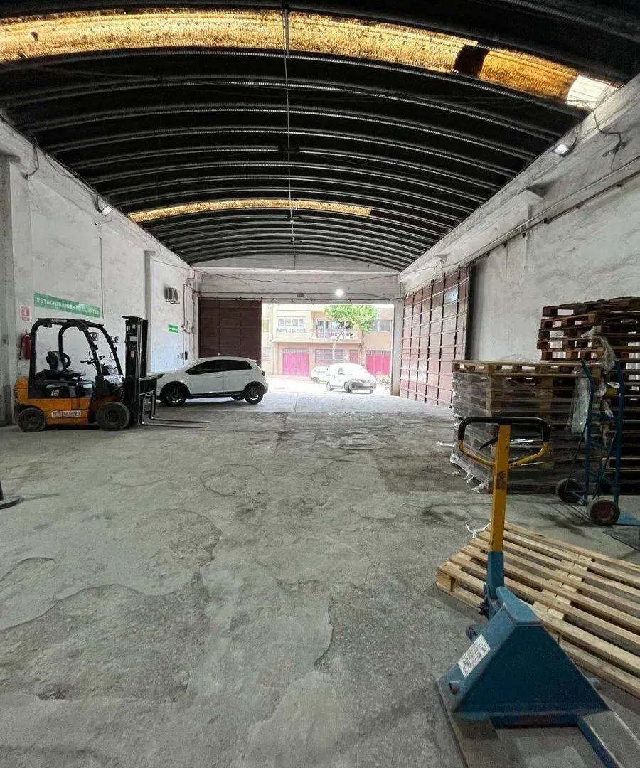 VENTA DEPOSITO CON RENTA HOCQUART Y ARENAL GRANDE 3