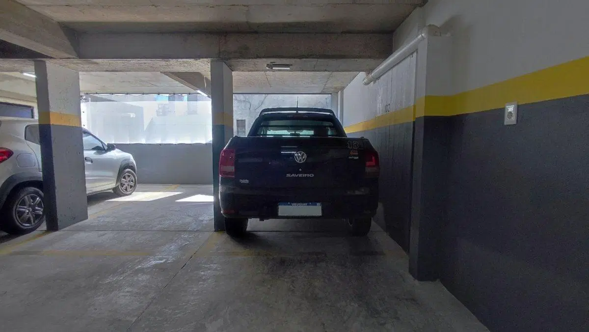 Venta de cochera a metros de la ORT, Pocitos. 3