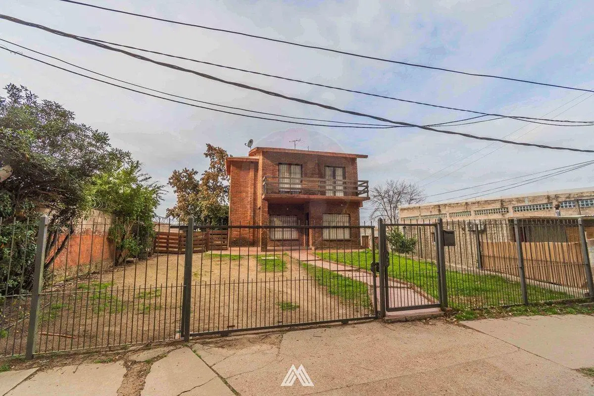 Venta casa 3 dormitorios en Pando con gran terreno 2