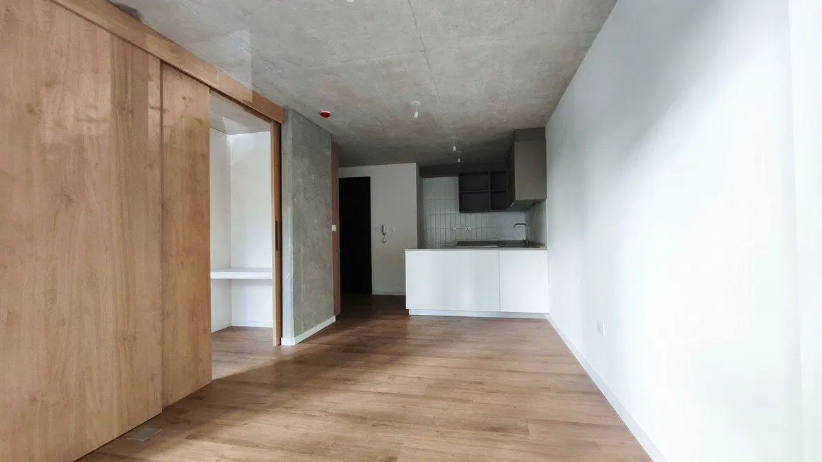Venta apartamento 1 dormitorio con cochera, Centro 2