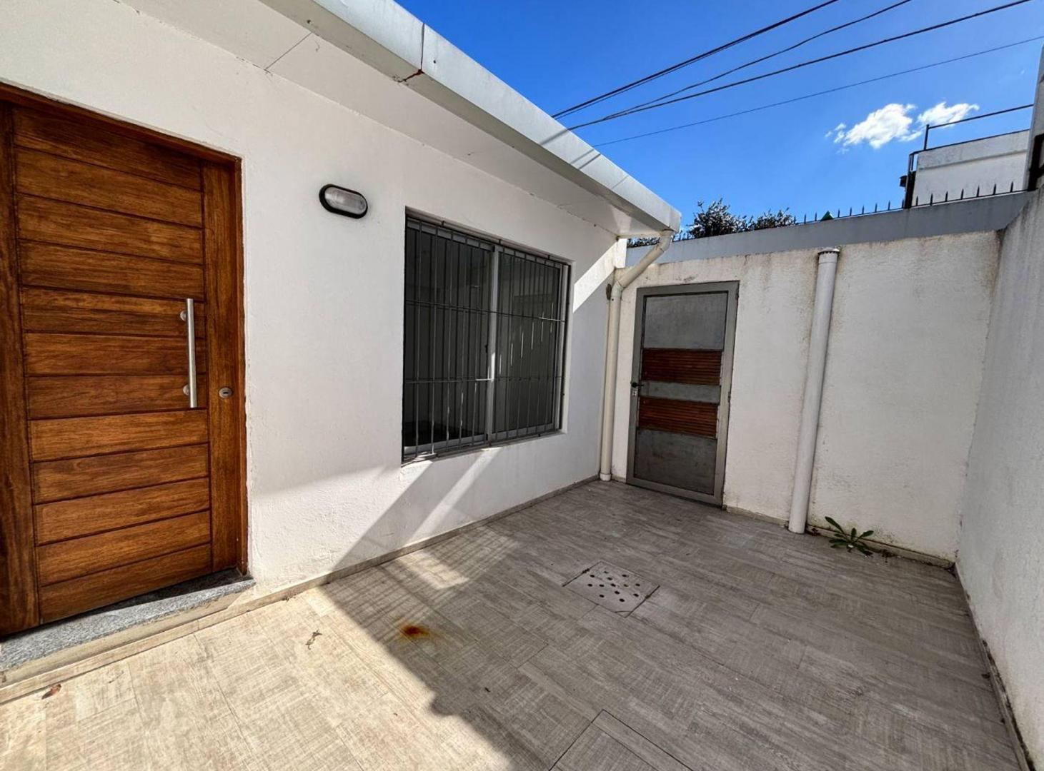 Alquiler casa de 2 dormitorios en centro de Pando