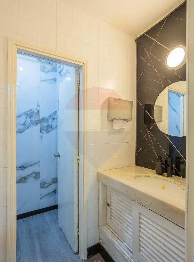 VENTA OFICINA CIUDAD VIEJA 4