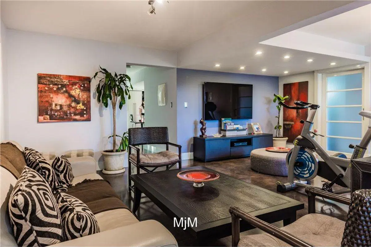 VENDE APARTAMENTO POCITOS 5 DORMITORIOS 3