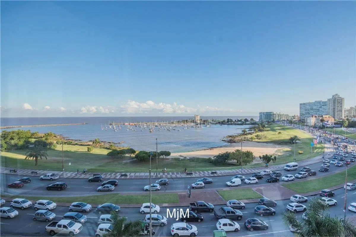 VENDE APARTAMENTO POCITOS 5 DORMITORIOS 1